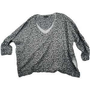 Nally and Millie Womens Size Small / Medium Super Oversized Animal Print‎ Top